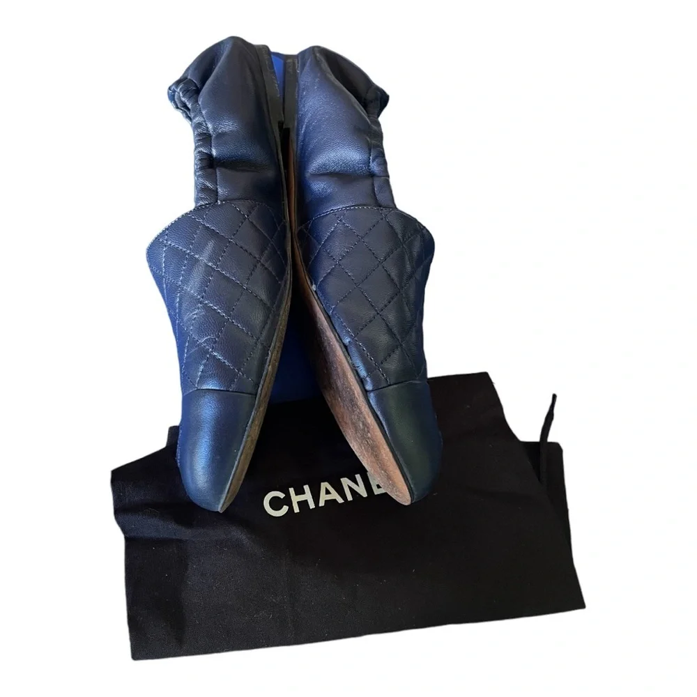 Chanel  shoes Loafers Navy Lamb leather quilted CC logo Flats sz 37.5 - Picture 4 of 11
